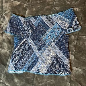 Polly & Esther patterned off the shoulder crop top. Size. YL